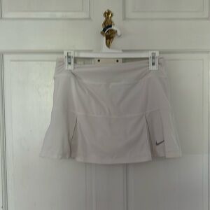 White Nike tennis skirt 🎾